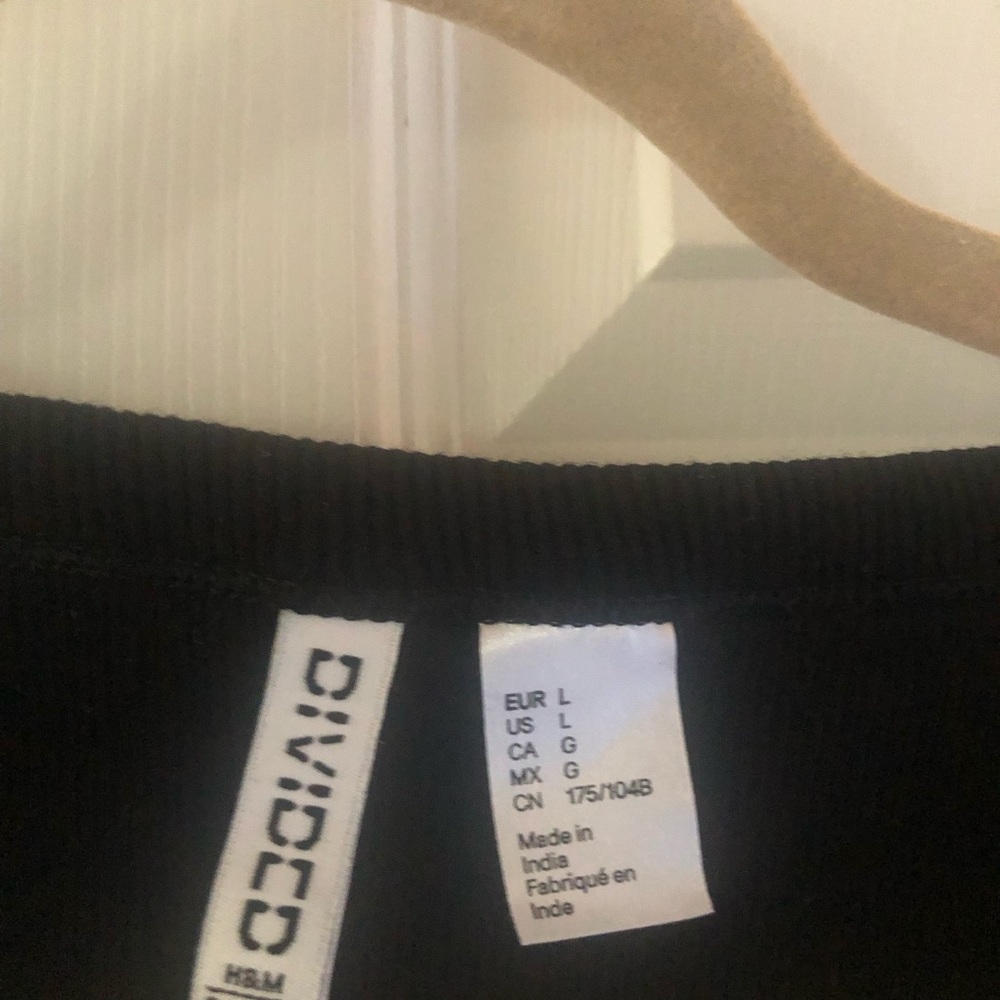 2 H&M Ribbed Crop T Shirts-Large - Picture 6 of 8